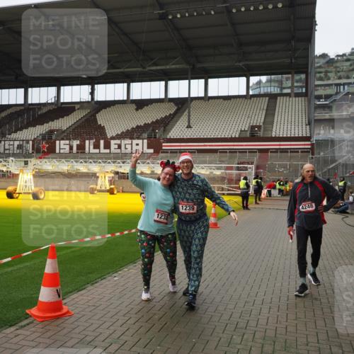 07.12.2025 - St. Pauli X-Mass-Run No. 15 Fabian Wolf http://msf.ph/oto/9422607 07.12.2025 11:53:24 Ziel 524, 1289, 1290, 2685, 4248 meine-sportfotos.de