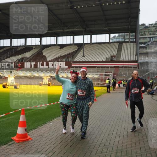 07.12.2025 - St. Pauli X-Mass-Run No. 15 Fabian Wolf http://msf.ph/oto/9422608 07.12.2025 11:53:24 Ziel 524, 1289, 1290, 2685, 4248 meine-sportfotos.de