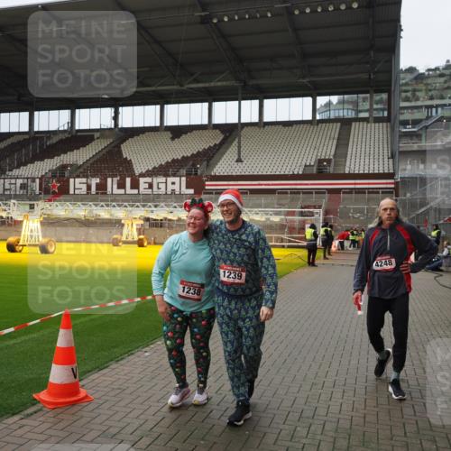 07.12.2025 - St. Pauli X-Mass-Run No. 15 Fabian Wolf http://msf.ph/oto/9422610 07.12.2025 11:53:25 Ziel 524, 1289, 1290, 4248 meine-sportfotos.de