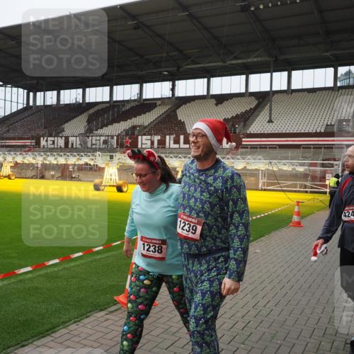 07.12.2025 - St. Pauli X-Mass-Run No. 15 Fabian Wolf http://msf.ph/oto/9422616 07.12.2025 11:53:26 Ziel 524, 1289, 1290, 4248 meine-sportfotos.de