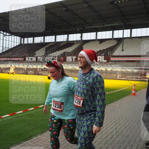 07.12.2025 - St. Pauli X-Mass-Run No. 15 Fabian Wolf http://msf.ph/oto/9422617 07.12.2025 11:53:26 Ziel 524, 1289, 1290, 4248 meine-sportfotos.de