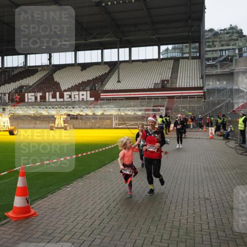 07.12.2025 - St. Pauli X-Mass-Run No. 15 Fabian Wolf http://msf.ph/oto/9422625 07.12.2025 11:53:52 Ziel 283, 287, 3249, 3507, 3510 meine-sportfotos.de