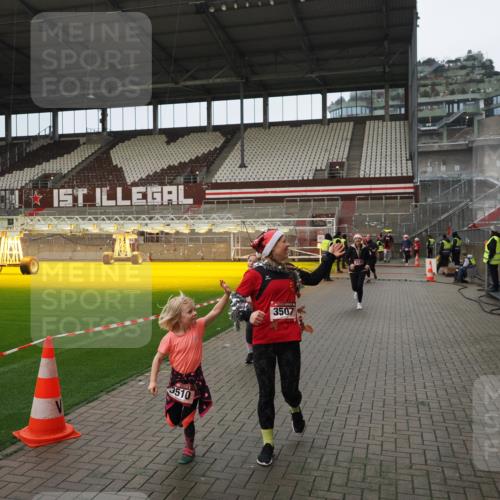 07.12.2025 - St. Pauli X-Mass-Run No. 15 Fabian Wolf http://msf.ph/oto/9422628 07.12.2025 11:53:53 Ziel 283, 287, 3249, 3507, 3510 meine-sportfotos.de