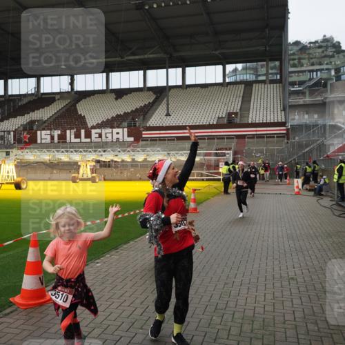 07.12.2025 - St. Pauli X-Mass-Run No. 15 Fabian Wolf http://msf.ph/oto/9422630 07.12.2025 11:53:53 Ziel 283, 287, 3249, 3507, 3510 meine-sportfotos.de