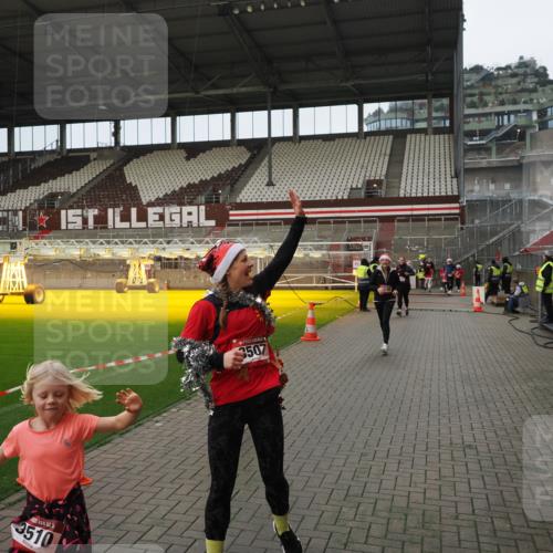07.12.2025 - St. Pauli X-Mass-Run No. 15 Fabian Wolf http://msf.ph/oto/9422631 07.12.2025 11:53:53 Ziel 283, 287, 3249, 3507, 3510 meine-sportfotos.de