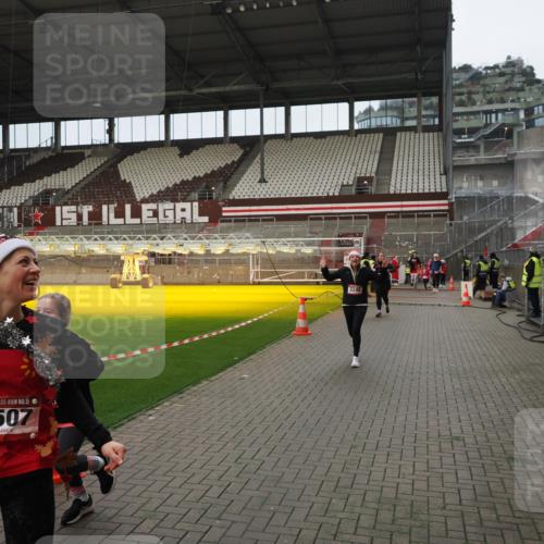 07.12.2025 - St. Pauli X-Mass-Run No. 15 Fabian Wolf http://msf.ph/oto/9422635 07.12.2025 11:53:54 Ziel 283, 287, 3249, 3507, 3510 meine-sportfotos.de