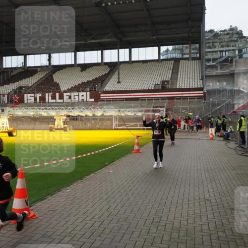 07.12.2025 - St. Pauli X-Mass-Run No. 15 Fabian Wolf http://msf.ph/oto/9422636 07.12.2025 11:53:54 Ziel 283, 287, 3249, 3507, 3510 meine-sportfotos.de
