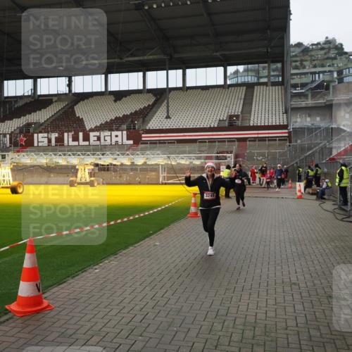 07.12.2025 - St. Pauli X-Mass-Run No. 15 Fabian Wolf http://msf.ph/oto/9422639 07.12.2025 11:53:55 Ziel 283, 287, 2625, 3249, 3507, 3510 meine-sportfotos.de