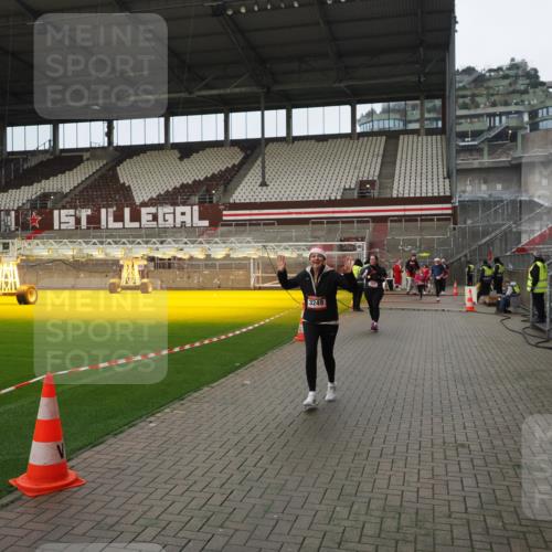 07.12.2025 - St. Pauli X-Mass-Run No. 15 Fabian Wolf http://msf.ph/oto/9422640 07.12.2025 11:53:55 Ziel 283, 287, 2625, 3249, 3507, 3510 meine-sportfotos.de