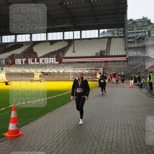 07.12.2025 - St. Pauli X-Mass-Run No. 15 Fabian Wolf http://msf.ph/oto/9422642 07.12.2025 11:53:56 Ziel 283, 287, 2229, 2625, 2629, 3249, 3507, 3510 meine-sportfotos.de