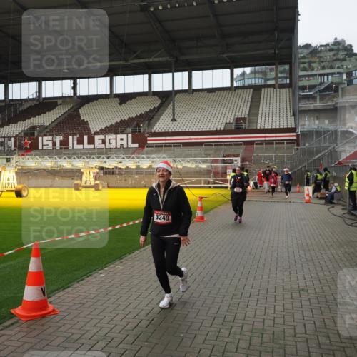 07.12.2025 - St. Pauli X-Mass-Run No. 15 Fabian Wolf http://msf.ph/oto/9422644 07.12.2025 11:53:56 Ziel 283, 287, 2229, 2625, 2629, 3249, 3507, 3510 meine-sportfotos.de