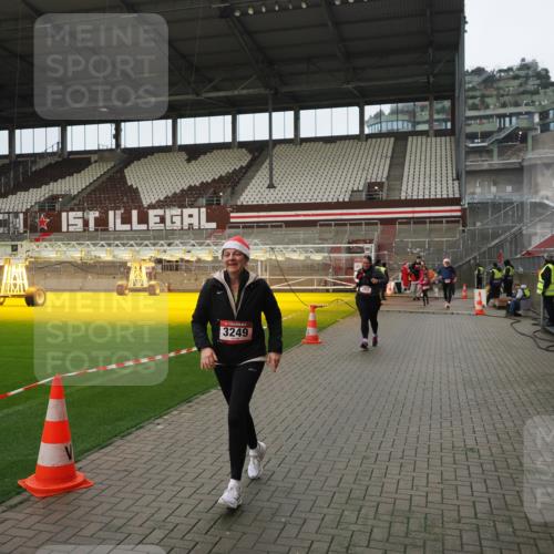 07.12.2025 - St. Pauli X-Mass-Run No. 15 Fabian Wolf http://msf.ph/oto/9422645 07.12.2025 11:53:56 Ziel 283, 287, 2229, 2625, 2629, 3249, 3507, 3510 meine-sportfotos.de