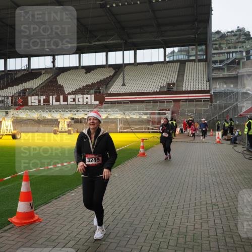 07.12.2025 - St. Pauli X-Mass-Run No. 15 Fabian Wolf http://msf.ph/oto/9422646 07.12.2025 11:53:56 Ziel 283, 287, 2229, 2625, 2629, 3249, 3507, 3510 meine-sportfotos.de