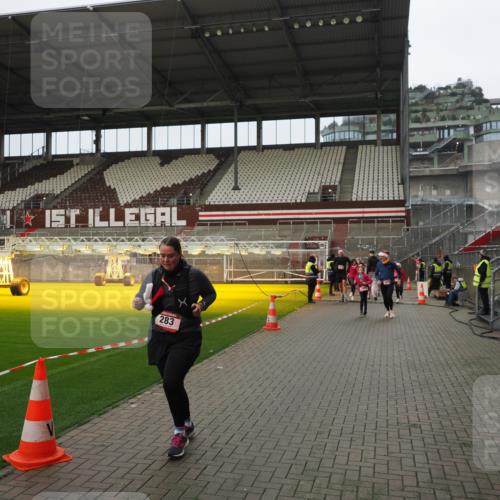 07.12.2025 - St. Pauli X-Mass-Run No. 15 Fabian Wolf http://msf.ph/oto/9422652 07.12.2025 11:53:59 Ziel 283, 287, 2229, 2625, 2626, 2629, 2759, 3249, 3418, 3507, 3510 meine-sportfotos.de
