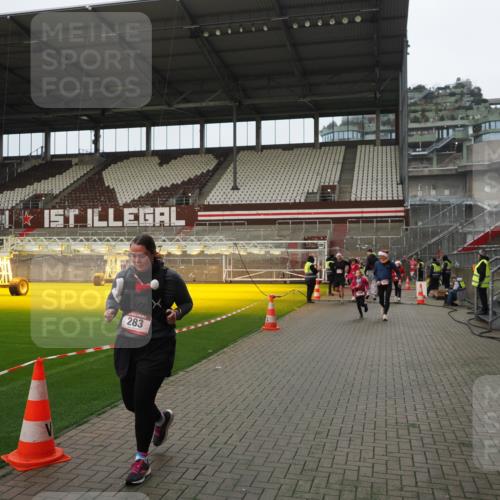 07.12.2025 - St. Pauli X-Mass-Run No. 15 Fabian Wolf http://msf.ph/oto/9422653 07.12.2025 11:54:00 Ziel 283, 287, 2229, 2625, 2626, 2629, 2759, 3249, 3418, 3507, 3510 meine-sportfotos.de