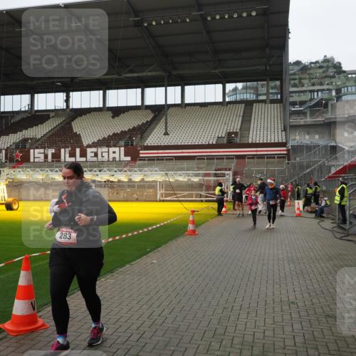 07.12.2025 - St. Pauli X-Mass-Run No. 15 Fabian Wolf http://msf.ph/oto/9422654 07.12.2025 11:54:00 Ziel 283, 287, 2229, 2625, 2626, 2629, 2759, 3249, 3418, 3507, 3510 meine-sportfotos.de