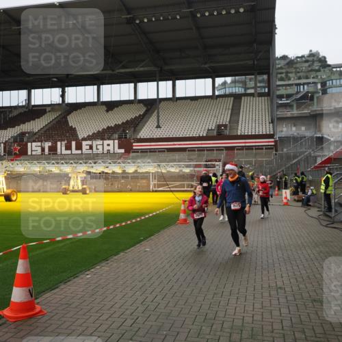07.12.2025 - St. Pauli X-Mass-Run No. 15 Fabian Wolf http://msf.ph/oto/9422656 07.12.2025 11:54:02 Ziel 283, 287, 2229, 2625, 2626, 2629, 2759, 3031, 3249, 3418, 3507, 3510 meine-sportfotos.de