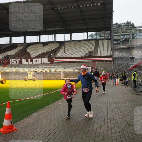 07.12.2025 - St. Pauli X-Mass-Run No. 15 Fabian Wolf http://msf.ph/oto/9422657 07.12.2025 11:54:03 Ziel 283, 287, 2229, 2625, 2626, 2629, 2759, 3031, 3249, 3418, 3507, 3510 meine-sportfotos.de