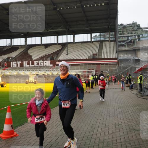 07.12.2025 - St. Pauli X-Mass-Run No. 15 Fabian Wolf http://msf.ph/oto/9422661 07.12.2025 11:54:04 Ziel 283, 287, 2229, 2625, 2626, 2629, 2759, 3031, 3249, 3418, 3507, 3510 meine-sportfotos.de