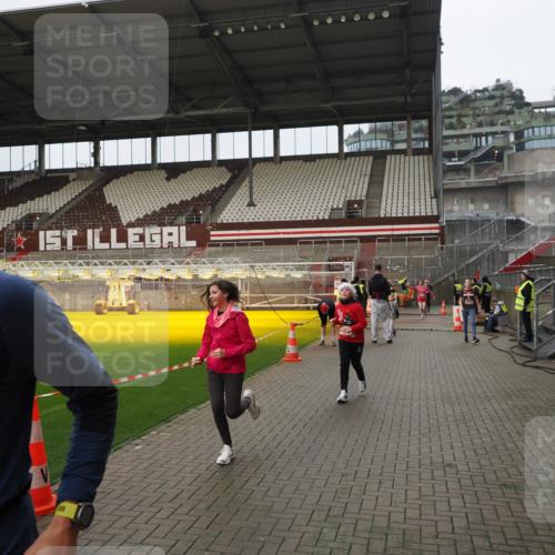07.12.2025 - St. Pauli X-Mass-Run No. 15 Fabian Wolf http://msf.ph/oto/9422663 07.12.2025 11:54:05 Ziel 283, 287, 2229, 2625, 2626, 2629, 2759, 2963, 2970, 3031, 3249, 3418, 3507, 3510 meine-sportfotos.de
