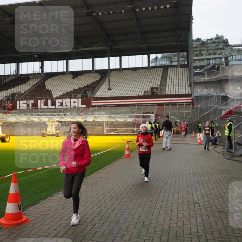 07.12.2025 - St. Pauli X-Mass-Run No. 15 Fabian Wolf http://msf.ph/oto/9422665 07.12.2025 11:54:05 Ziel 283, 287, 2229, 2625, 2626, 2629, 2759, 2963, 2970, 3031, 3249, 3418, 3507, 3510 meine-sportfotos.de