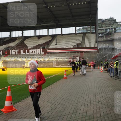 07.12.2025 - St. Pauli X-Mass-Run No. 15 Fabian Wolf http://msf.ph/oto/9422669 07.12.2025 11:54:07 Ziel 283, 2229, 2625, 2626, 2629, 2759, 2963, 2970, 3031, 3249, 3418 meine-sportfotos.de