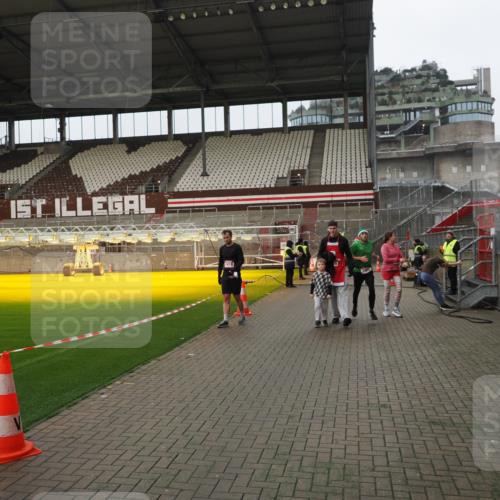 07.12.2025 - St. Pauli X-Mass-Run No. 15 Fabian Wolf http://msf.ph/oto/9422672 07.12.2025 11:54:12 Ziel 2229, 2625, 2626, 2629, 2759, 2963, 2970, 3031, 3247, 3418, 3989 meine-sportfotos.de