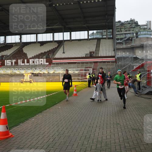 07.12.2025 - St. Pauli X-Mass-Run No. 15 Fabian Wolf http://msf.ph/oto/9422673 07.12.2025 11:54:13 Ziel 2229, 2625, 2626, 2629, 2759, 2963, 2970, 3031, 3247, 3418, 3989 meine-sportfotos.de