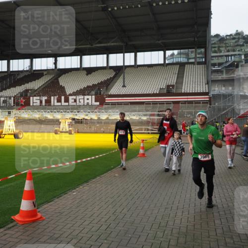 07.12.2025 - St. Pauli X-Mass-Run No. 15 Fabian Wolf http://msf.ph/oto/9422676 07.12.2025 11:54:14 Ziel 2229, 2625, 2626, 2629, 2759, 2963, 2970, 3031, 3247, 3418, 3989 meine-sportfotos.de