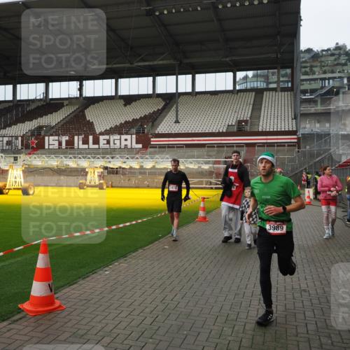 07.12.2025 - St. Pauli X-Mass-Run No. 15 Fabian Wolf http://msf.ph/oto/9422677 07.12.2025 11:54:14 Ziel 2229, 2625, 2626, 2629, 2759, 2963, 2970, 3031, 3247, 3418, 3989 meine-sportfotos.de