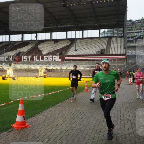 07.12.2025 - St. Pauli X-Mass-Run No. 15 Fabian Wolf http://msf.ph/oto/9422678 07.12.2025 11:54:14 Ziel 2229, 2625, 2626, 2629, 2759, 2963, 2970, 3031, 3247, 3418, 3989 meine-sportfotos.de