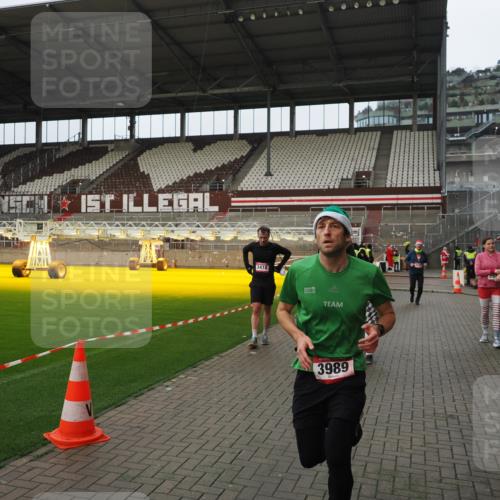 07.12.2025 - St. Pauli X-Mass-Run No. 15 Fabian Wolf http://msf.ph/oto/9422679 07.12.2025 11:54:14 Ziel 2229, 2625, 2626, 2629, 2759, 2963, 2970, 3031, 3247, 3418, 3989 meine-sportfotos.de