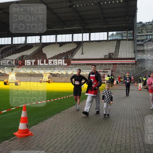 07.12.2025 - St. Pauli X-Mass-Run No. 15 Fabian Wolf http://msf.ph/oto/9422682 07.12.2025 11:54:15 Ziel 2229, 2625, 2626, 2629, 2759, 2963, 2970, 3031, 3247, 3418, 3989 meine-sportfotos.de