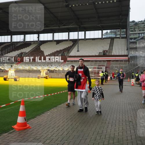 07.12.2025 - St. Pauli X-Mass-Run No. 15 Fabian Wolf http://msf.ph/oto/9422684 07.12.2025 11:54:16 Ziel 2229, 2626, 2629, 2759, 2963, 2970, 3031, 3247, 3418, 3989 meine-sportfotos.de