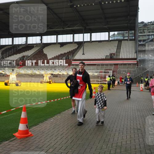 07.12.2025 - St. Pauli X-Mass-Run No. 15 Fabian Wolf http://msf.ph/oto/9422686 07.12.2025 11:54:16 Ziel 2229, 2626, 2629, 2759, 2963, 2970, 3031, 3247, 3418, 3989 meine-sportfotos.de