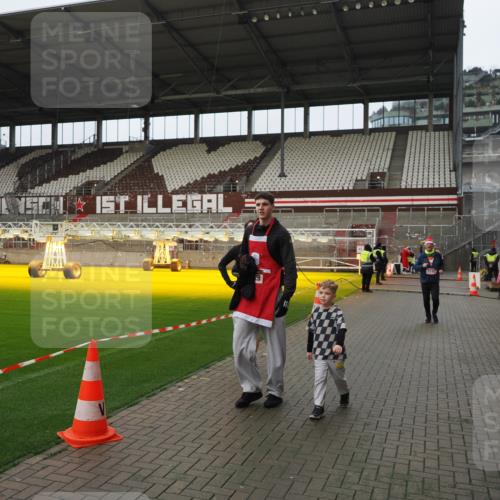 07.12.2025 - St. Pauli X-Mass-Run No. 15 Fabian Wolf http://msf.ph/oto/9422687 07.12.2025 11:54:16 Ziel 2229, 2626, 2629, 2759, 2963, 2970, 3031, 3247, 3418, 3989 meine-sportfotos.de