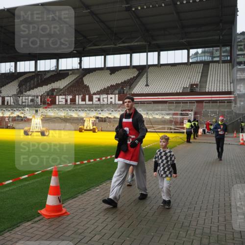 07.12.2025 - St. Pauli X-Mass-Run No. 15 Fabian Wolf http://msf.ph/oto/9422688 07.12.2025 11:54:16 Ziel 2229, 2626, 2629, 2759, 2963, 2970, 3031, 3247, 3418, 3989 meine-sportfotos.de