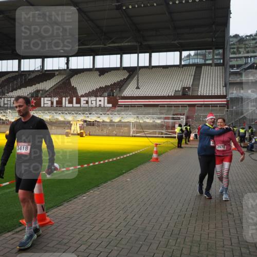 07.12.2025 - St. Pauli X-Mass-Run No. 15 Fabian Wolf http://msf.ph/oto/9422700 07.12.2025 11:54:20 Ziel 2963, 2970, 3031, 3247, 3446, 3989 meine-sportfotos.de