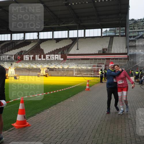 07.12.2025 - St. Pauli X-Mass-Run No. 15 Fabian Wolf http://msf.ph/oto/9422703 07.12.2025 11:54:21 Ziel 2963, 2970, 3031, 3247, 3446, 3989 meine-sportfotos.de