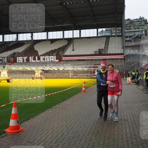 07.12.2025 - St. Pauli X-Mass-Run No. 15 Fabian Wolf http://msf.ph/oto/9422706 07.12.2025 11:54:21 Ziel 2963, 2970, 3031, 3247, 3446, 3989 meine-sportfotos.de