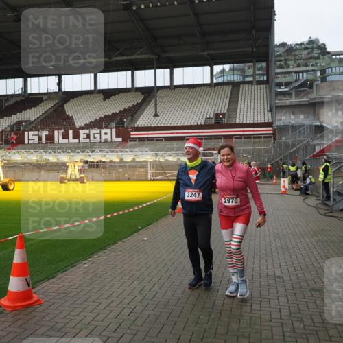 07.12.2025 - St. Pauli X-Mass-Run No. 15 Fabian Wolf http://msf.ph/oto/9422709 07.12.2025 11:54:22 Ziel 2963, 2970, 3031, 3247, 3446, 3989 meine-sportfotos.de