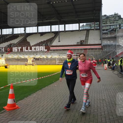 07.12.2025 - St. Pauli X-Mass-Run No. 15 Fabian Wolf http://msf.ph/oto/9422710 07.12.2025 11:54:22 Ziel 2963, 2970, 3031, 3247, 3446, 3989 meine-sportfotos.de