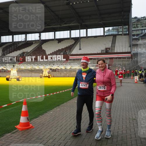 07.12.2025 - St. Pauli X-Mass-Run No. 15 Fabian Wolf http://msf.ph/oto/9422712 07.12.2025 11:54:22 Ziel 2963, 2970, 3031, 3247, 3446, 3989 meine-sportfotos.de