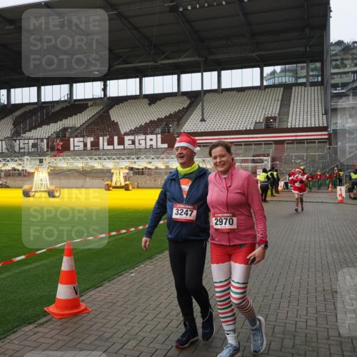 07.12.2025 - St. Pauli X-Mass-Run No. 15 Fabian Wolf http://msf.ph/oto/9422714 07.12.2025 11:54:23 Ziel 2963, 2970, 3247, 3446, 3989 meine-sportfotos.de