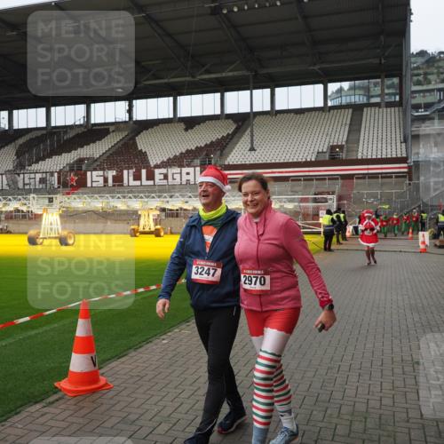 07.12.2025 - St. Pauli X-Mass-Run No. 15 Fabian Wolf http://msf.ph/oto/9422715 07.12.2025 11:54:23 Ziel 2963, 2970, 3247, 3446, 3989 meine-sportfotos.de