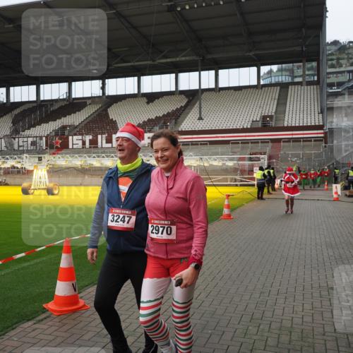 07.12.2025 - St. Pauli X-Mass-Run No. 15 Fabian Wolf http://msf.ph/oto/9422717 07.12.2025 11:54:23 Ziel 2963, 2970, 3247, 3446, 3989 meine-sportfotos.de