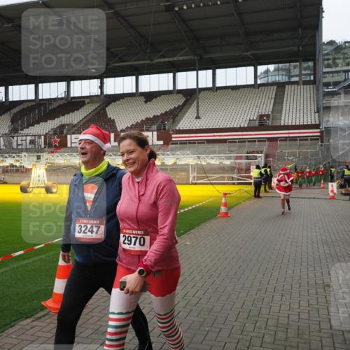 07.12.2025 - St. Pauli X-Mass-Run No. 15 Fabian Wolf http://msf.ph/oto/9422718 07.12.2025 11:54:24 Ziel 2963, 2970, 3247, 3446, 3989 meine-sportfotos.de