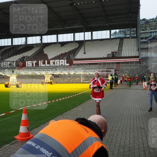 07.12.2025 - St. Pauli X-Mass-Run No. 15 Fabian Wolf http://msf.ph/oto/9422720 07.12.2025 11:54:27 Ziel 2775, 2778, 3247, 3446, 3989 meine-sportfotos.de