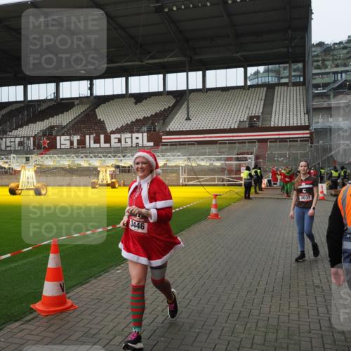 07.12.2025 - St. Pauli X-Mass-Run No. 15 Fabian Wolf http://msf.ph/oto/9422722 07.12.2025 11:54:28 Ziel 2775, 2778, 2782, 3247, 3446, 3989 meine-sportfotos.de