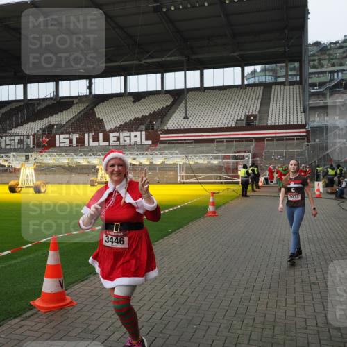 07.12.2025 - St. Pauli X-Mass-Run No. 15 Fabian Wolf http://msf.ph/oto/9422723 07.12.2025 11:54:28 Ziel 2775, 2778, 2782, 3247, 3446, 3989 meine-sportfotos.de